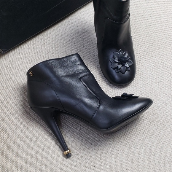 CHANEL booties - Picture 1 of 8